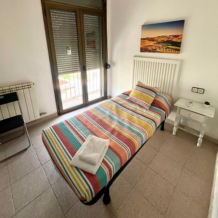 Hostal La Masia Манреса Экстерьер фото