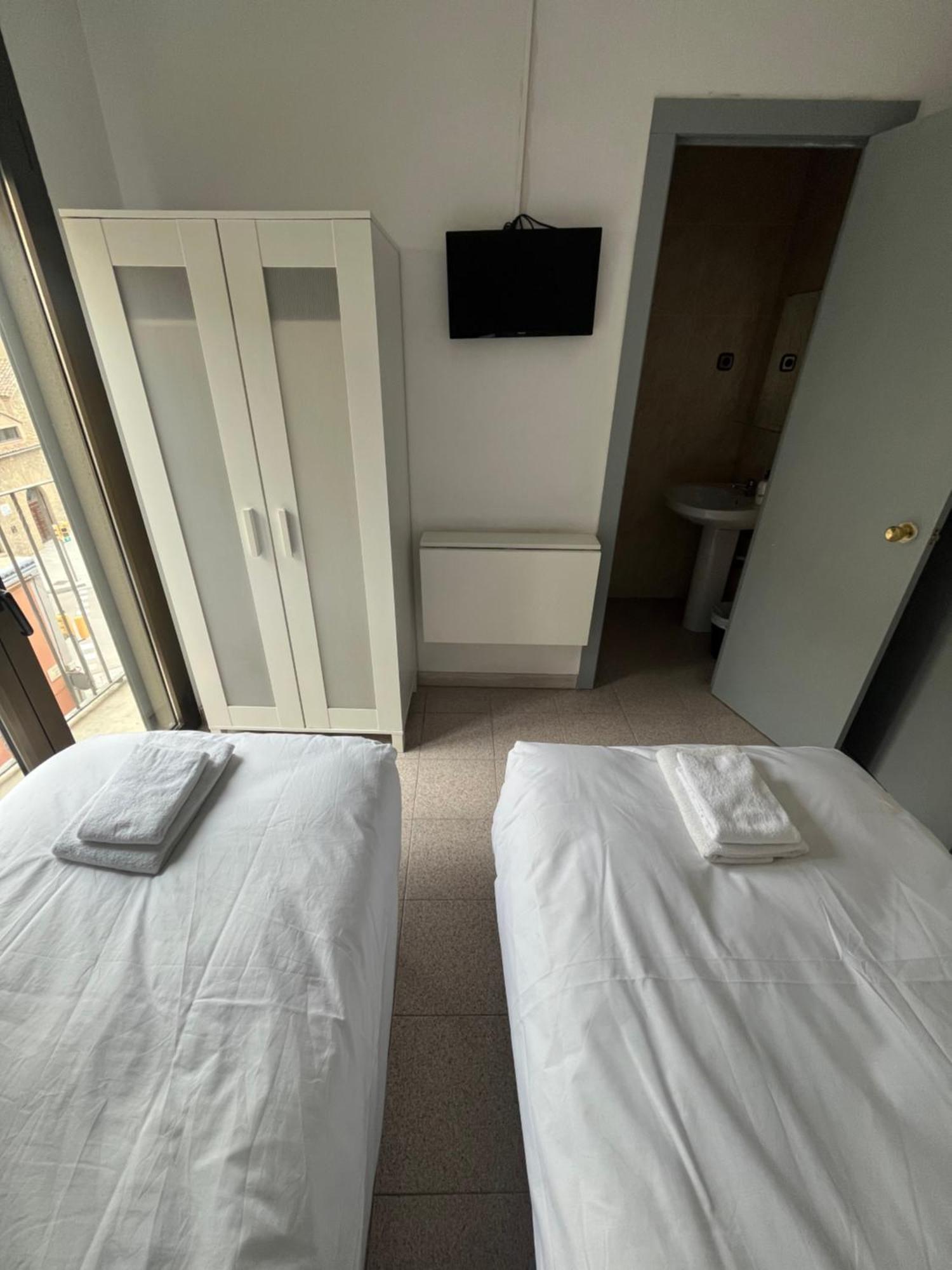 Hostal La Masia Манреса Номер фото