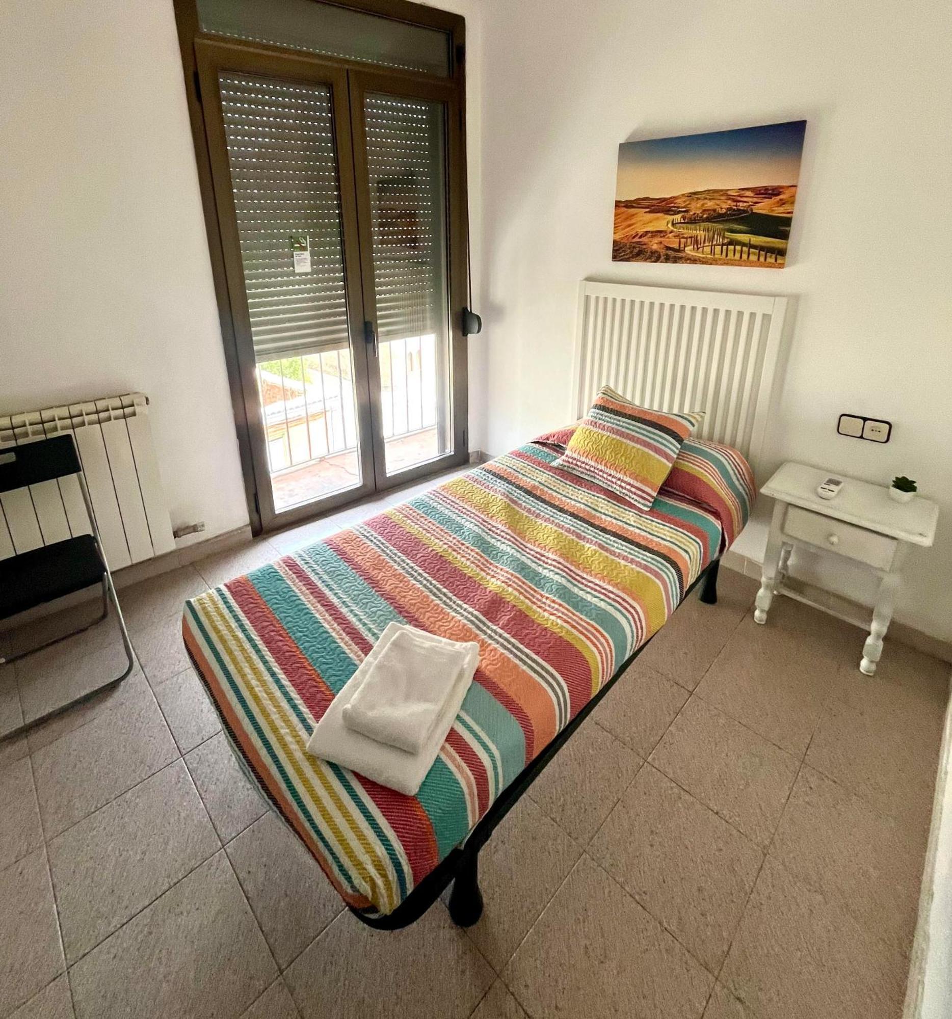 Hostal La Masia Манреса Экстерьер фото