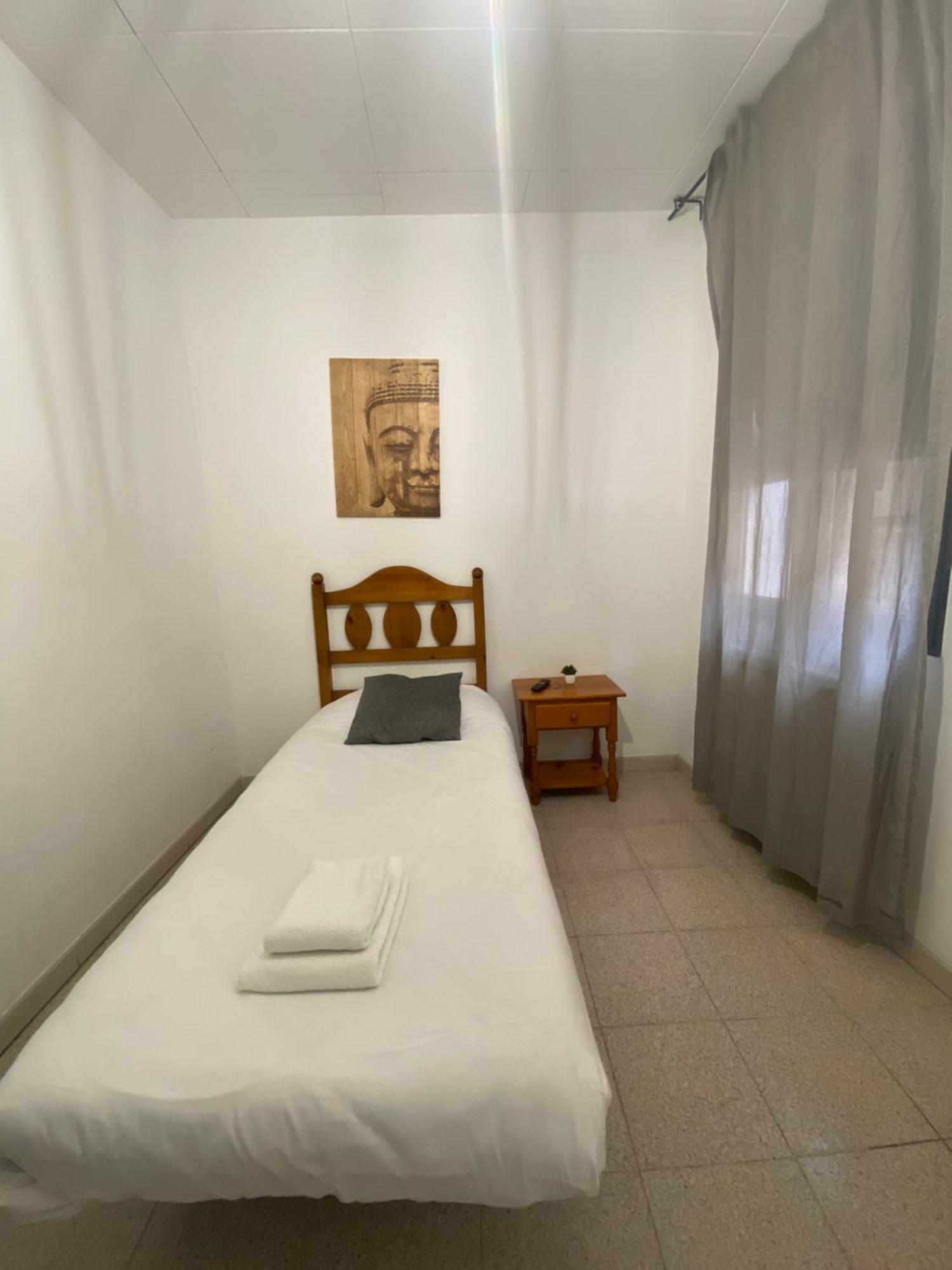 Hostal La Masia Манреса Экстерьер фото